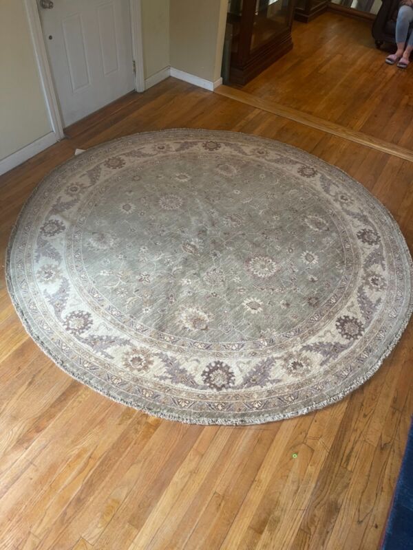 Hand Knotted Wool Rug 8 W x 8'1 L