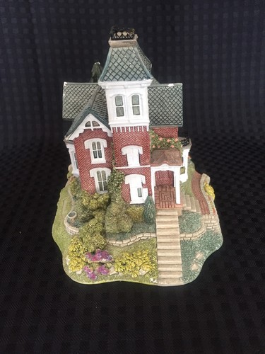Lilliput Lane 1992 Winnie's Place Landmark Cottage - 1,587 of 2,000