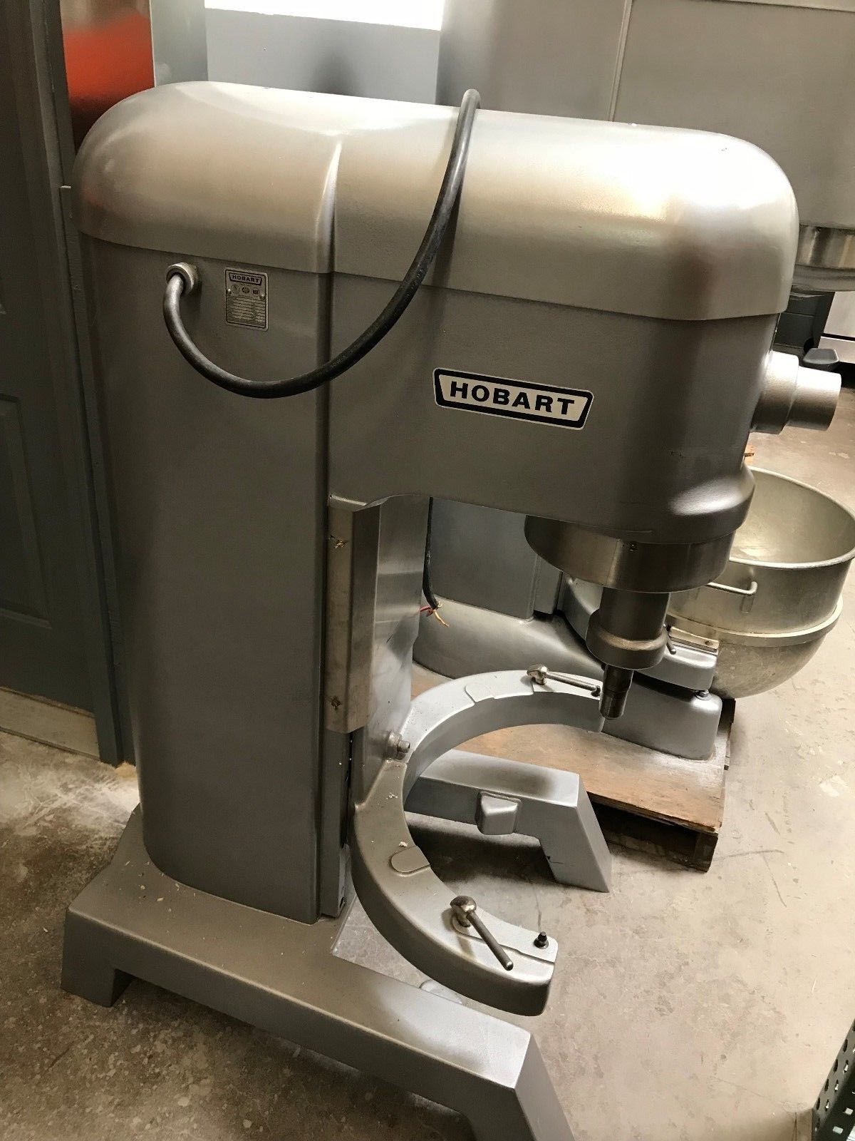 Reconditioned Hobart 80 qt pizza dough mixer Model L-800