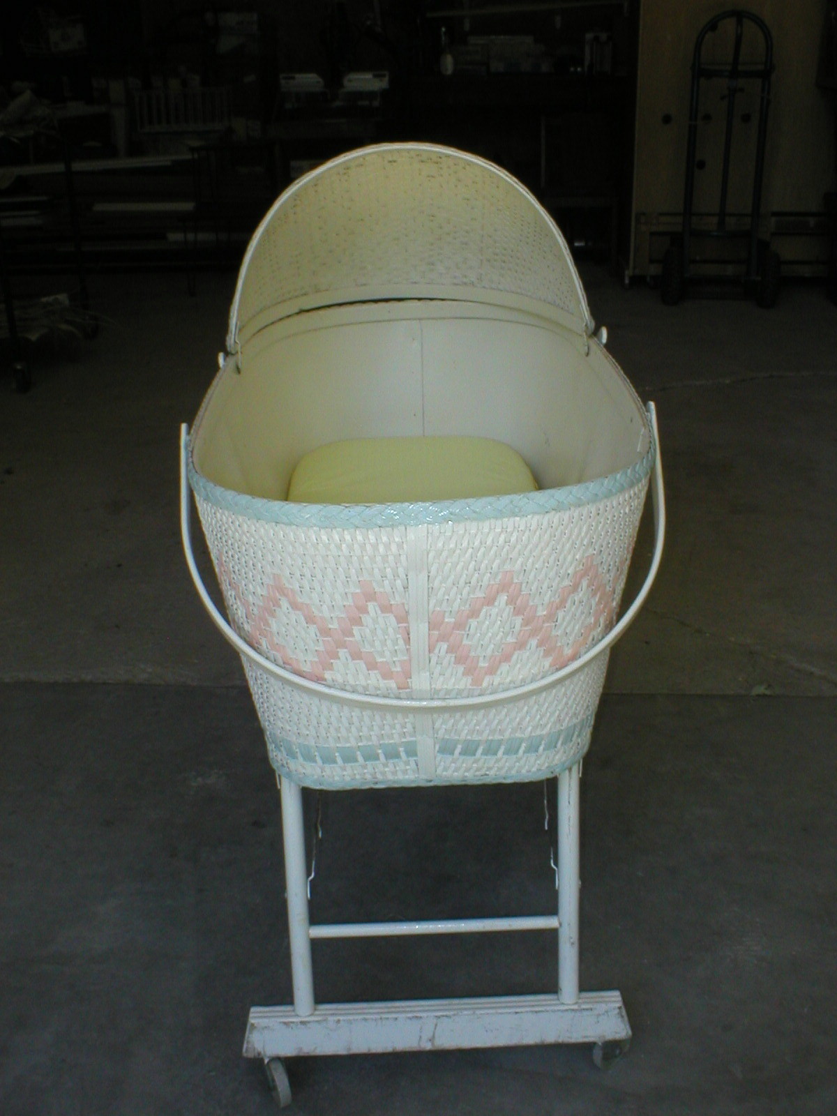 VTG Wicker Baby Bassinet Bed Cradle Basket Baskenette Burlington Hawkeye W/Hood