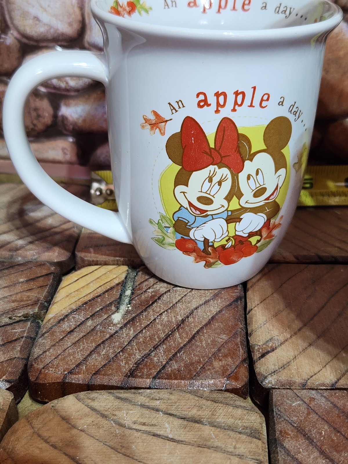 An Apple A Day Minny Micky Hot Chocolate/Coffee Mug/Cup Disney