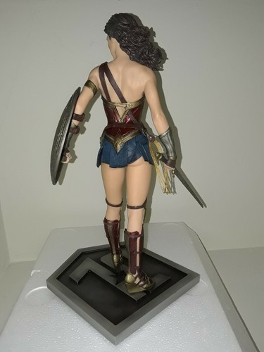 DC Collectibles Justice League Wonder Woman Statue Paint Smudge See Pics