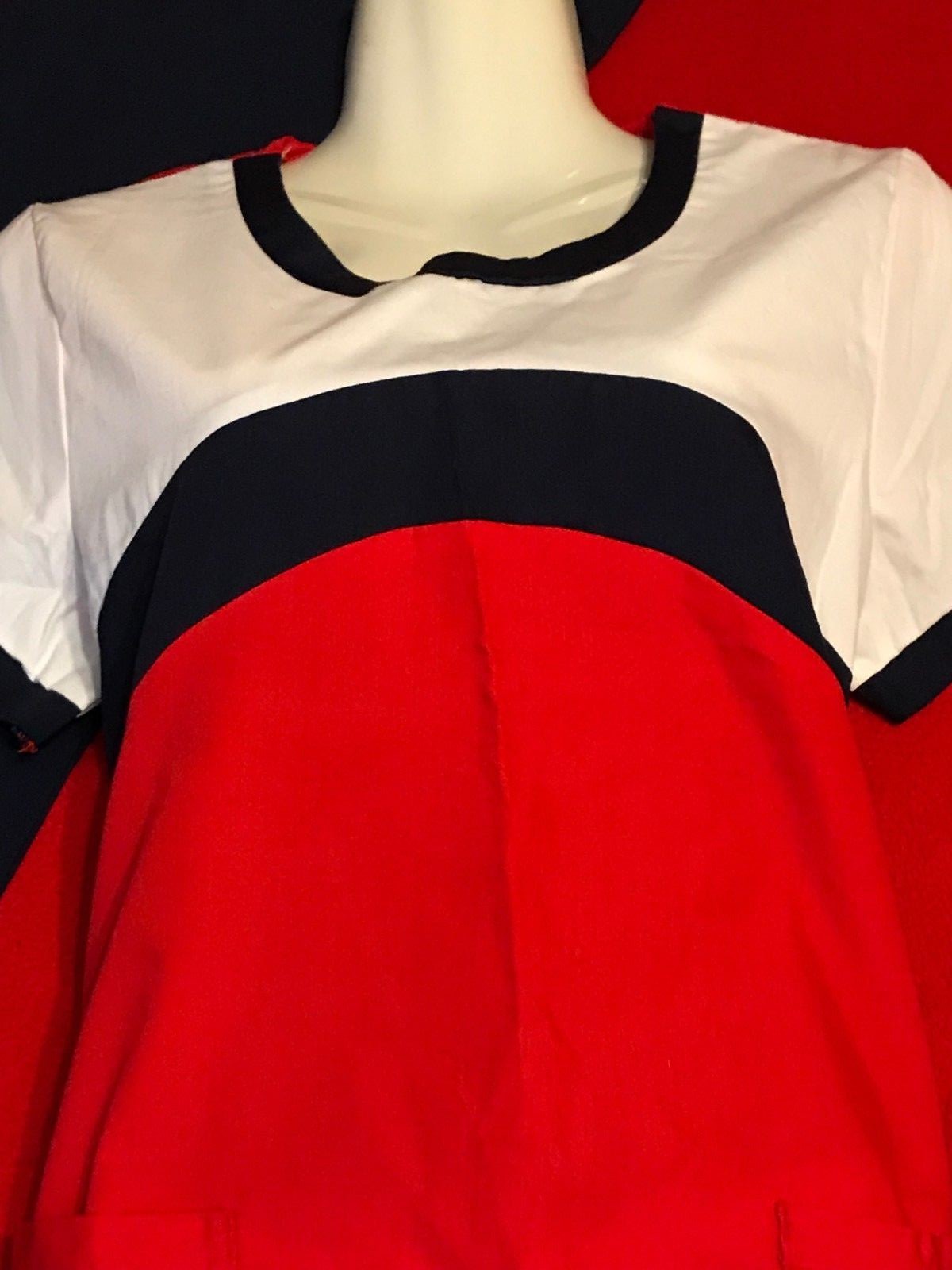 WOMENS SZ SML BLACK STAR SCRUBS MULTICOLOR U-NECK
