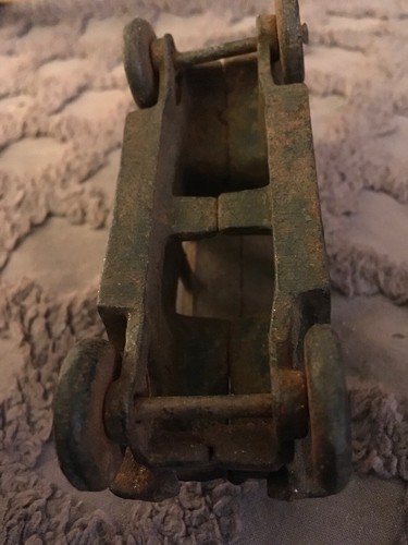 ANTIQUE CAST IRON CAR  4