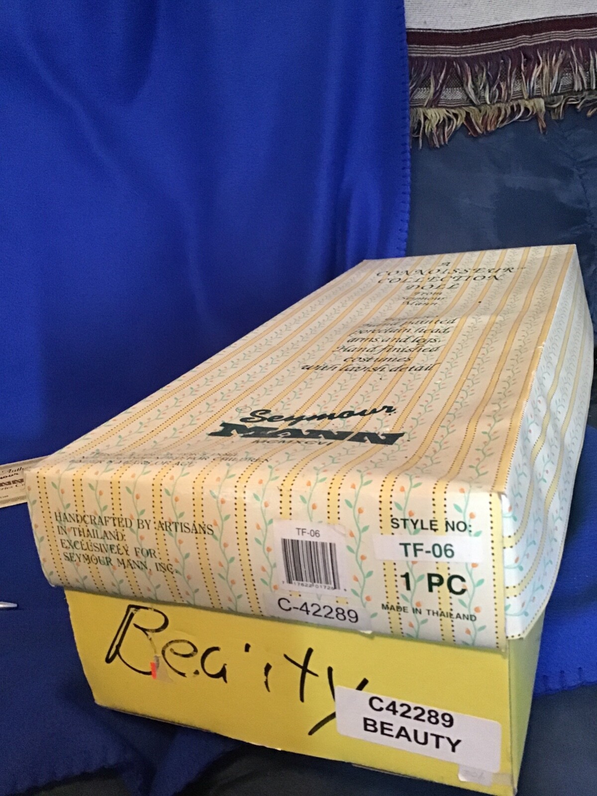 VINTAGE SEYMOUR MANN CONNOISSEUR COLLECTION LIMITED EDITION DOLL IN BOX