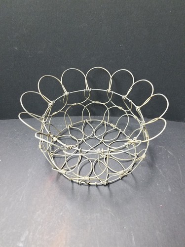 VINTAGE / ANTIQUE WIRE FOLDING COLLAPSABLE CHICKEN EGG BASKET