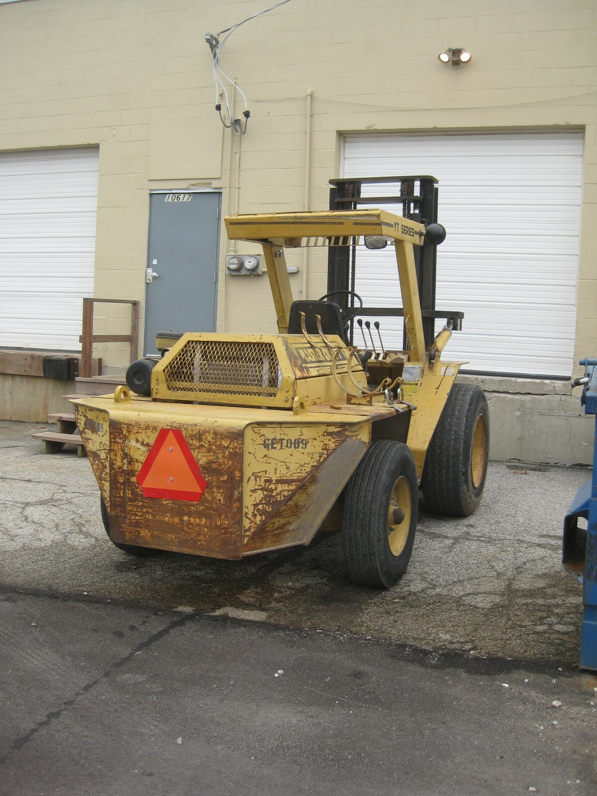 ALL-TERRAIN OUTDOOR FORKLIFT - MASTERCRAFT - 6 FOOT FORKS INCLUDED!