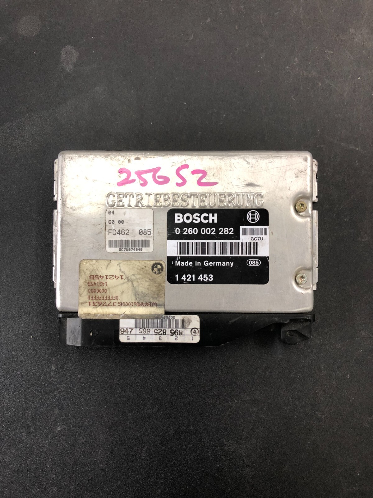 BMW 5 E34 Engine Control Unit ECU 256S2 0-260-002-282 / 1 BMW 5 E34 Engine Control Unit ECU 256S2 0-260-002-282 / 1