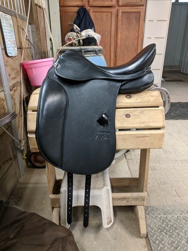 Stubben 1894 Dressage Saddle WITH PATEN DETAIL