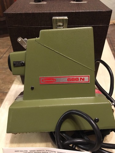 Vintage Standard Projector Equipment Model 666-N Slide Projector Works Perfectly