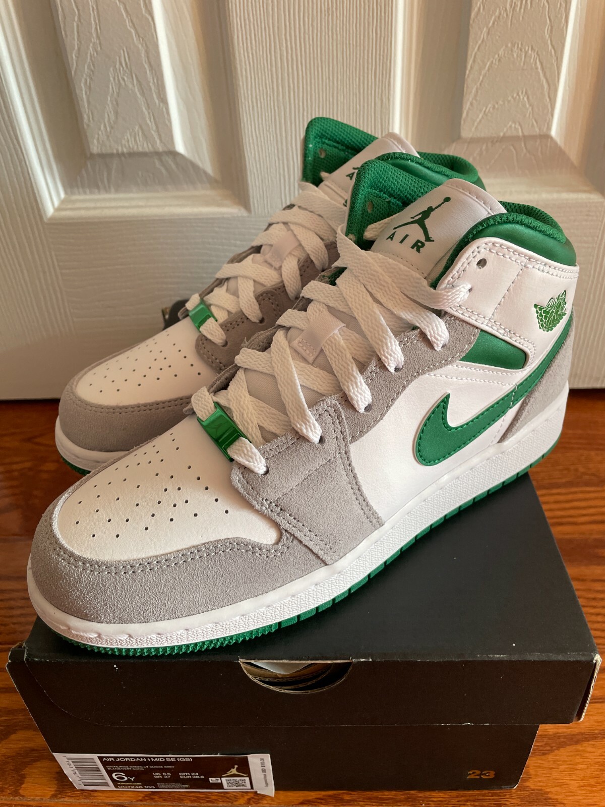 Nike Air Jordan 1 Mid Grey Green GS 6y Women 7.5 DC7248-103 Nike Air Jordan 1 Mid Grey Green GS 6y Women 7.5 DC7248-103