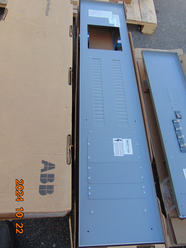 600 AMP MAIN LUG PANELBOARD GE 480/277 VAC 3∅ 4W 42 CIRCUIT RELIAGEAR LIGHTING