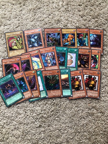Yugioh Old School Vintage Card Collection!  32Rare, 18 Holo 159 Common 209 Cards