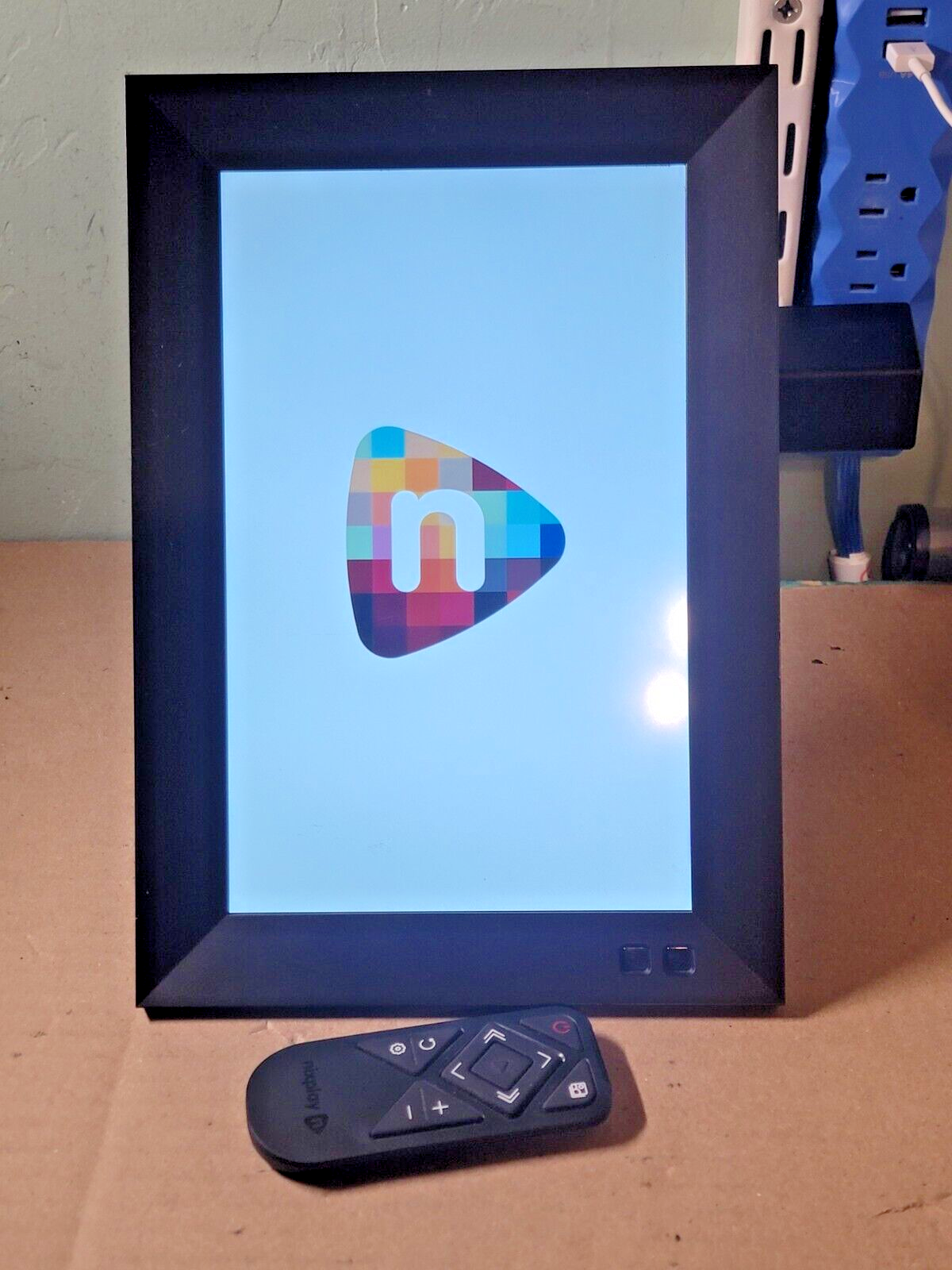 Nixplay: W10F-06 Wi-Fi 10.1 Inch Cloud Digital Photo Frame