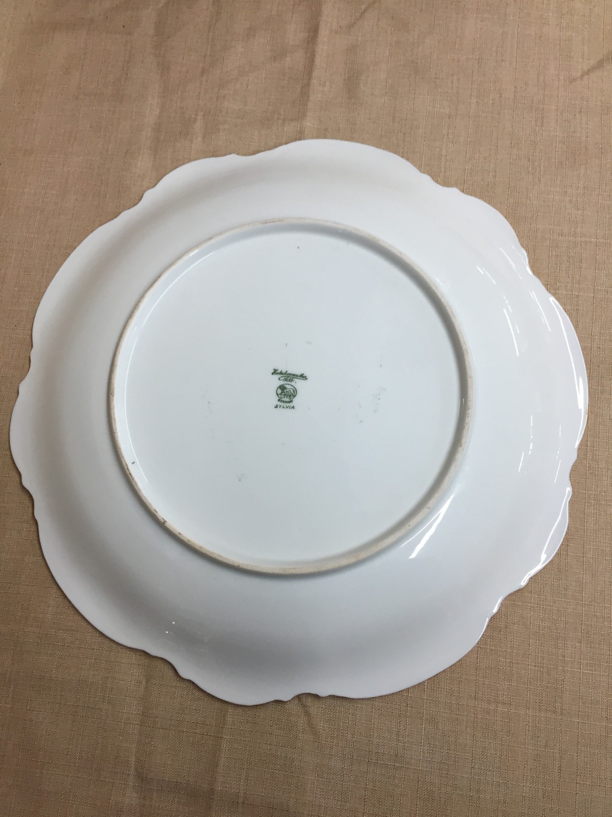 Hutschenreuther Selb 22 KT. Gold Decorated Collectors Plate Roses by Agnes Smith