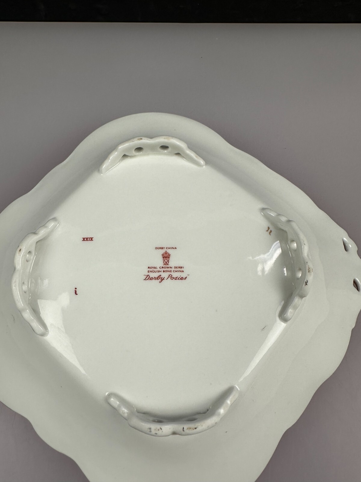Royal Crown Derby Posies Acorn Handled Sweet Dish 22.5 cm x 4 cm XXIX 1966 1st