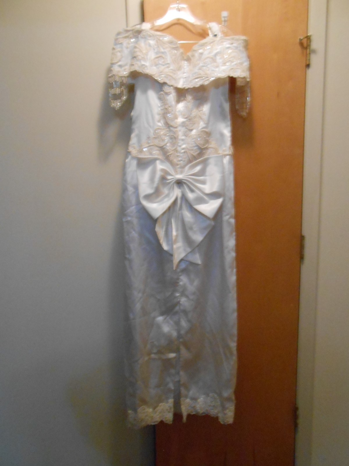 wedding dress pre owned full length satin size 18
