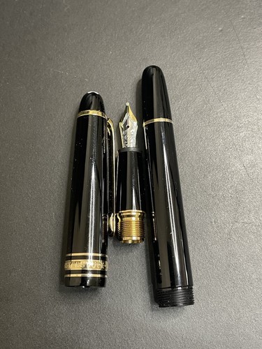 モンブラン MONTBLANC ペン 万年筆 レジン×金属素材 黒×ゴールド