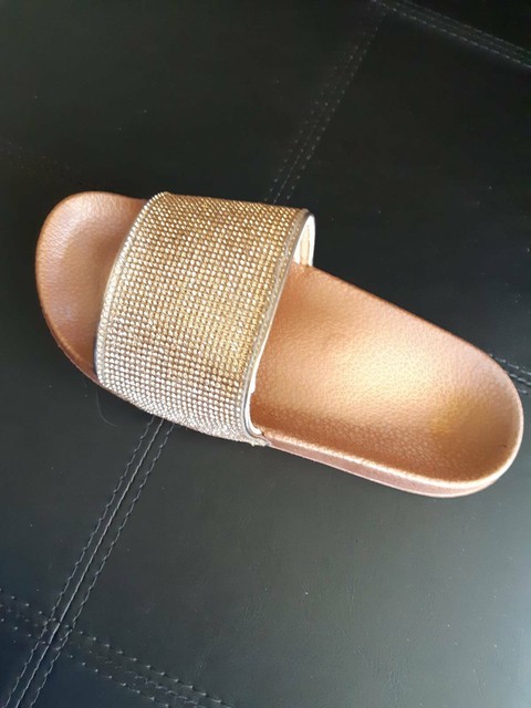 womens slides for narrow feet