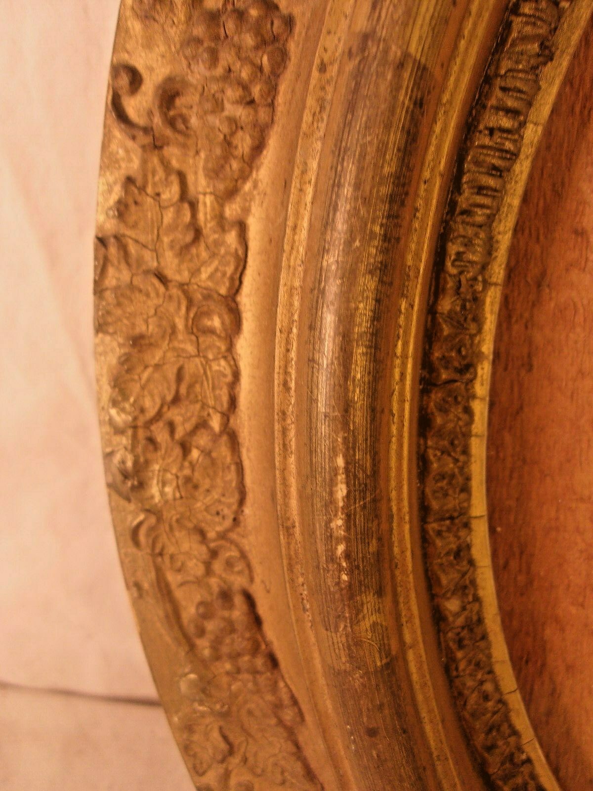 Antique victorian OVAL FRAME 12 1/4 X 14 1/4 holds 8x10 molding 2 1/2