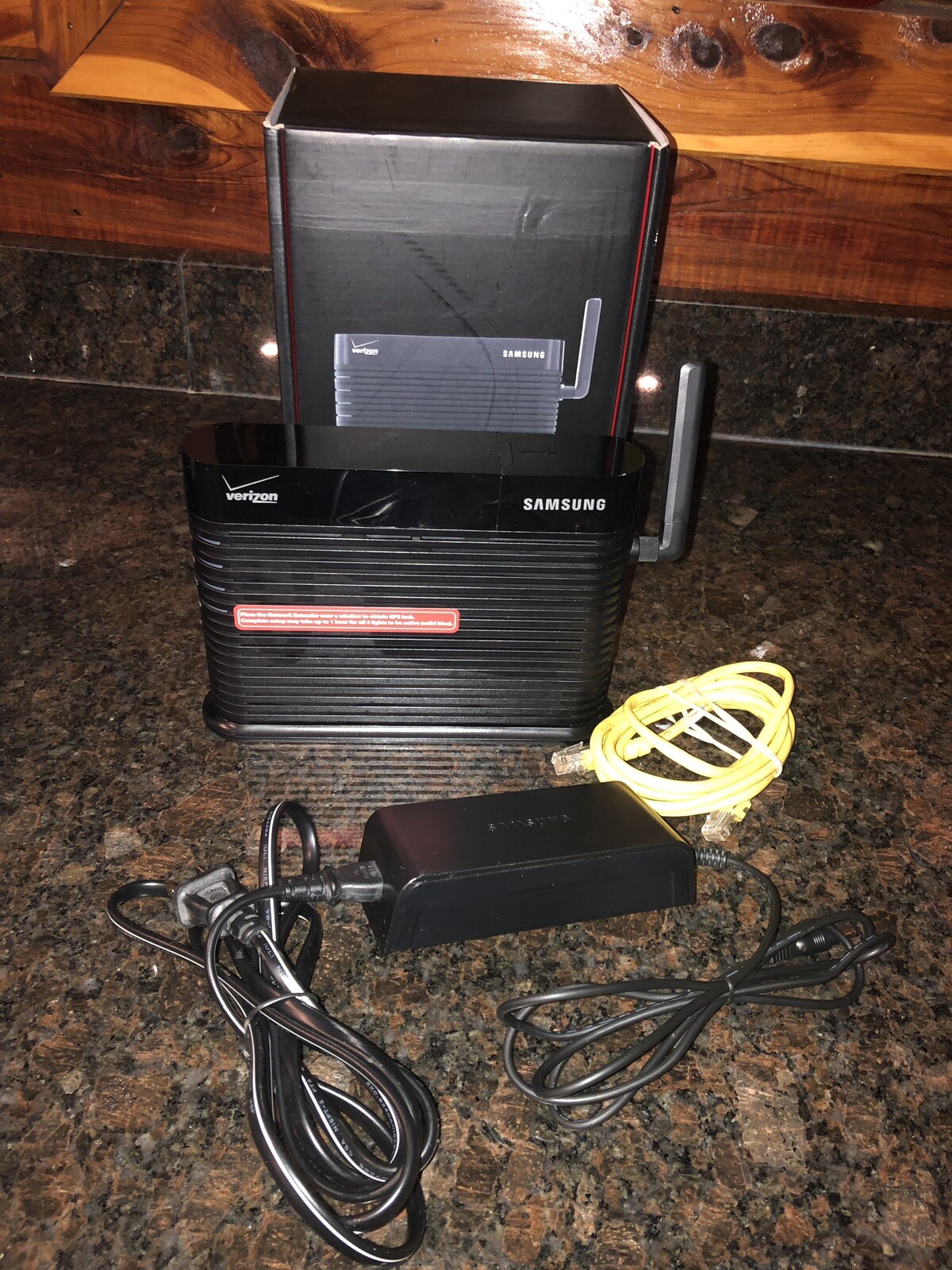 Samsung Verizon Wireless Network Extender SCS-2U01 Cell Signal Booster Used