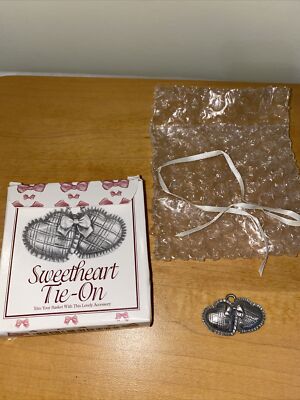 Longaberger Sweetheart Tie-on Two Hearts 1997