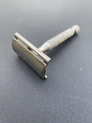 Vintage 1960’s/‘70’s Personna Safety Razor - Made In England
