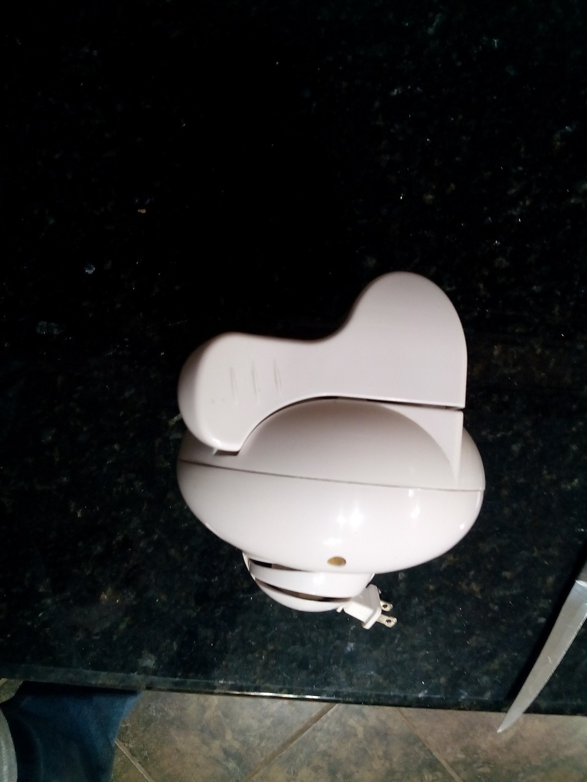 BLACK & DECKER GRAND OPENING 3-IN-1 CAN OPENER MODEL# EC1200