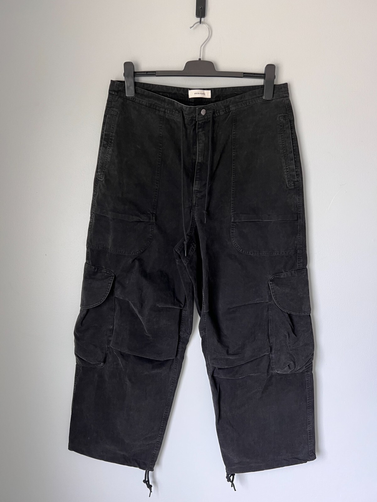 【entire studio】24ss HEAVY CARGO PANTS Entire Studios Men's' Heavy Cargo Jeans in Black | LN-CC®