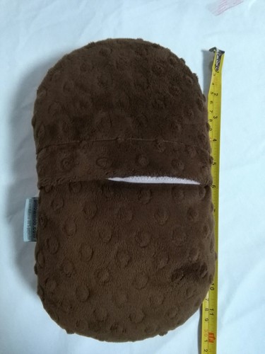 Pillow mob Zach Effron