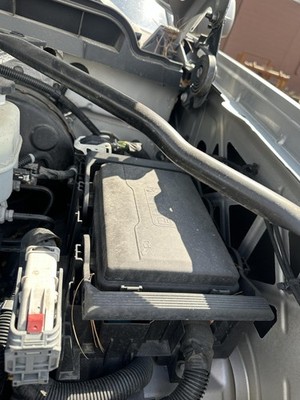 14 15 16 17 CHEVY SILVERADO 1500 Engine Fuse Box Block Assembly