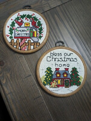 Vintage Vogart Crafts Christmas Doubles Round Needlepoint Ornament 