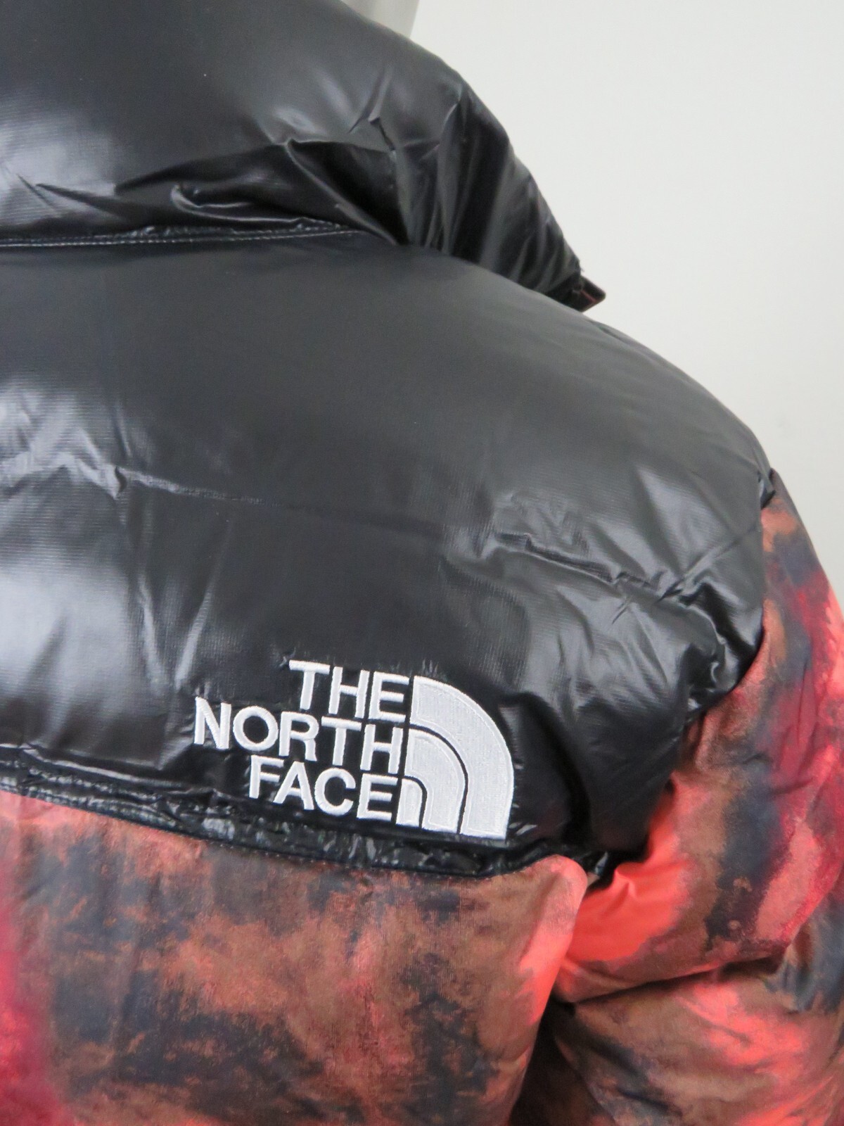 Pre-owned The North Face Womens  Printed Nuptse Short Crop 700-down Jacket - Coral Dye In Pink