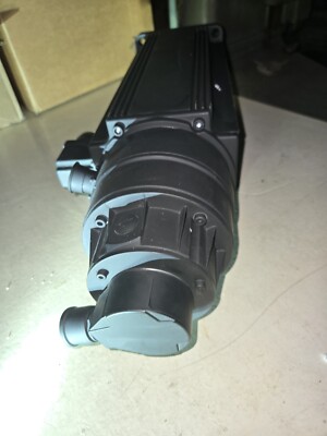 Rexroth Indramat New!!!    MAC090C-0-GD-4-C/110-A-0/WI524LV/S001, Servo Motor