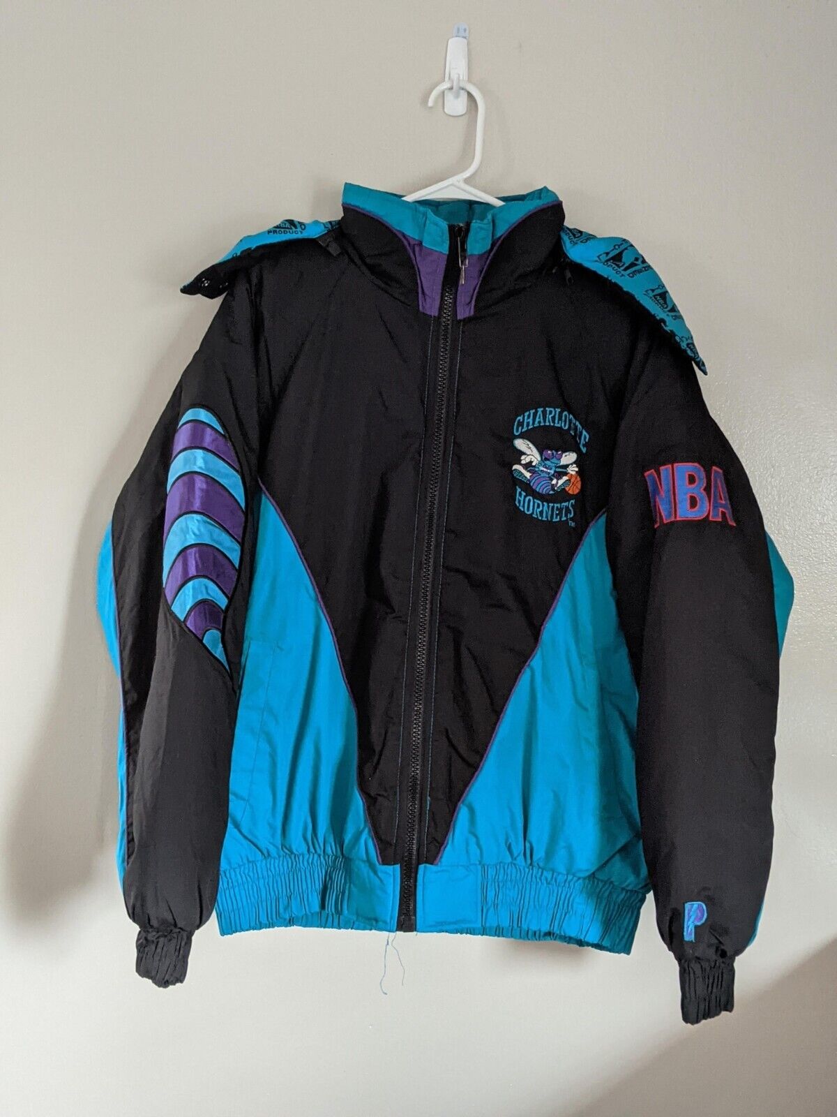 Vintage 90s Charlotte Hornets Pro Player Jacket Size M Men's Vintage 90s Charlotte Hornets Pro Player Jacket Size M Men's