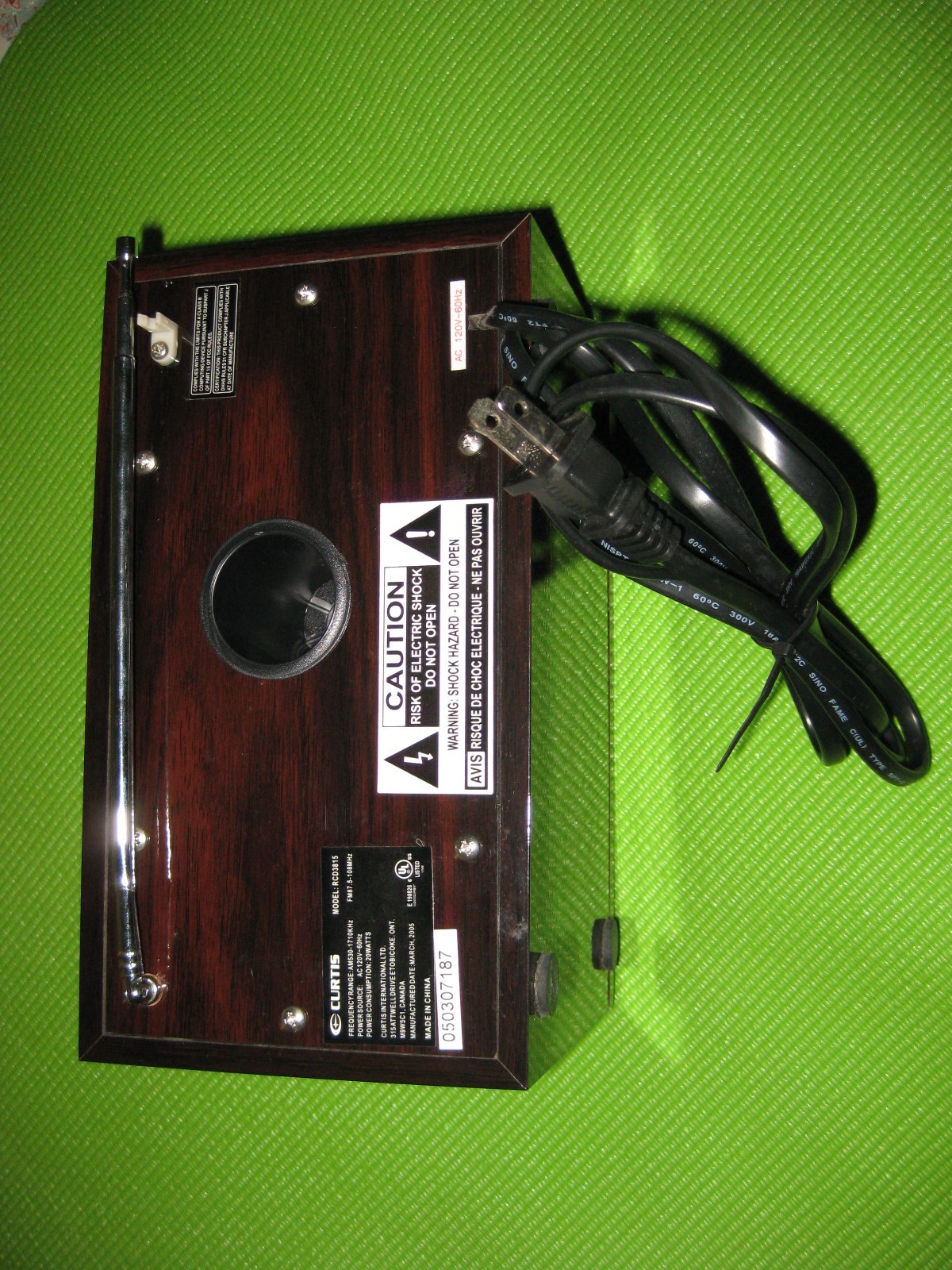 CURTIS RETRO STYLE FM/AM SYSTEM (RADIO)-Model RCD3815-in good working condition