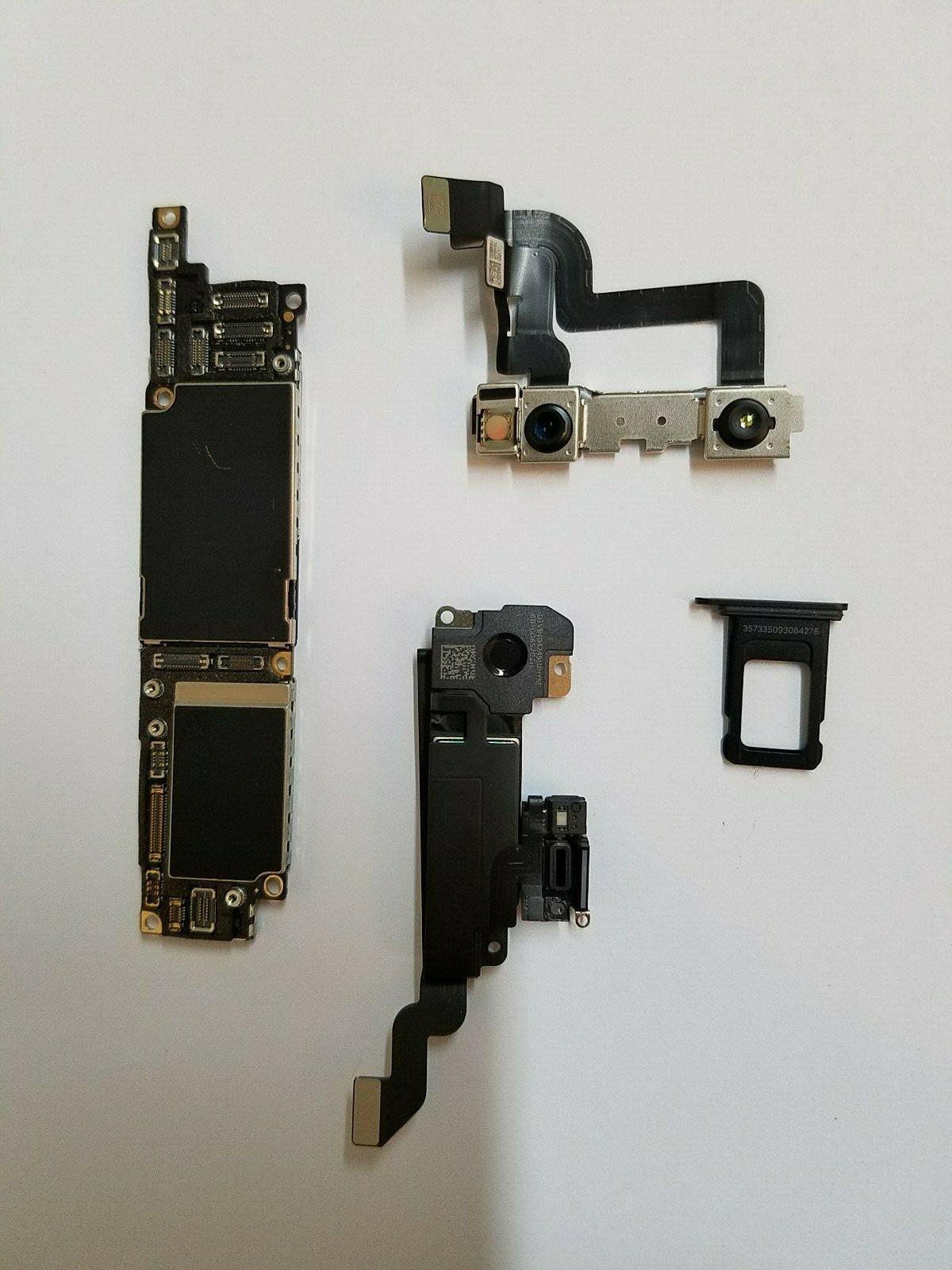 Apple iPhone XR 64GB 17.6.1 A1984 NT302LL/A Main Logic