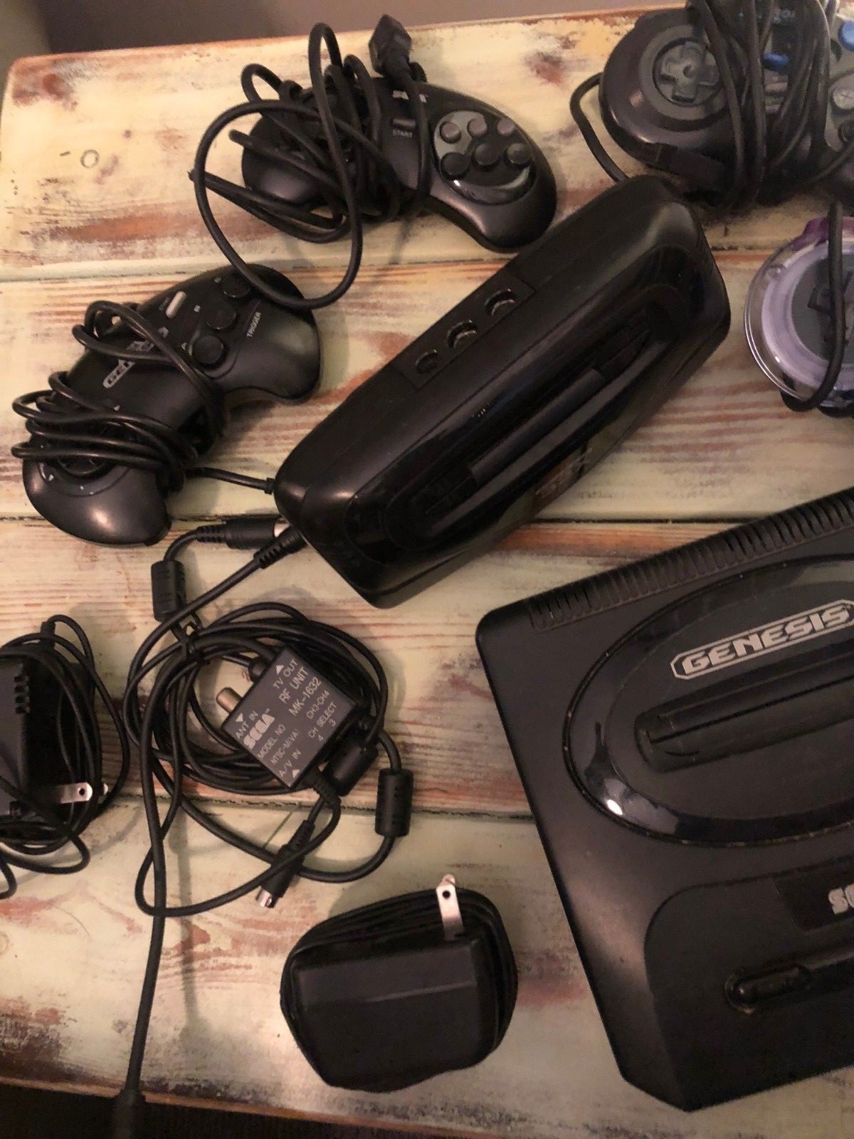 SEGA GENESIS & GENESIS 32X w/ 31games,4 control, SCOOBY DOO MYSTERY PIRATES GOLD