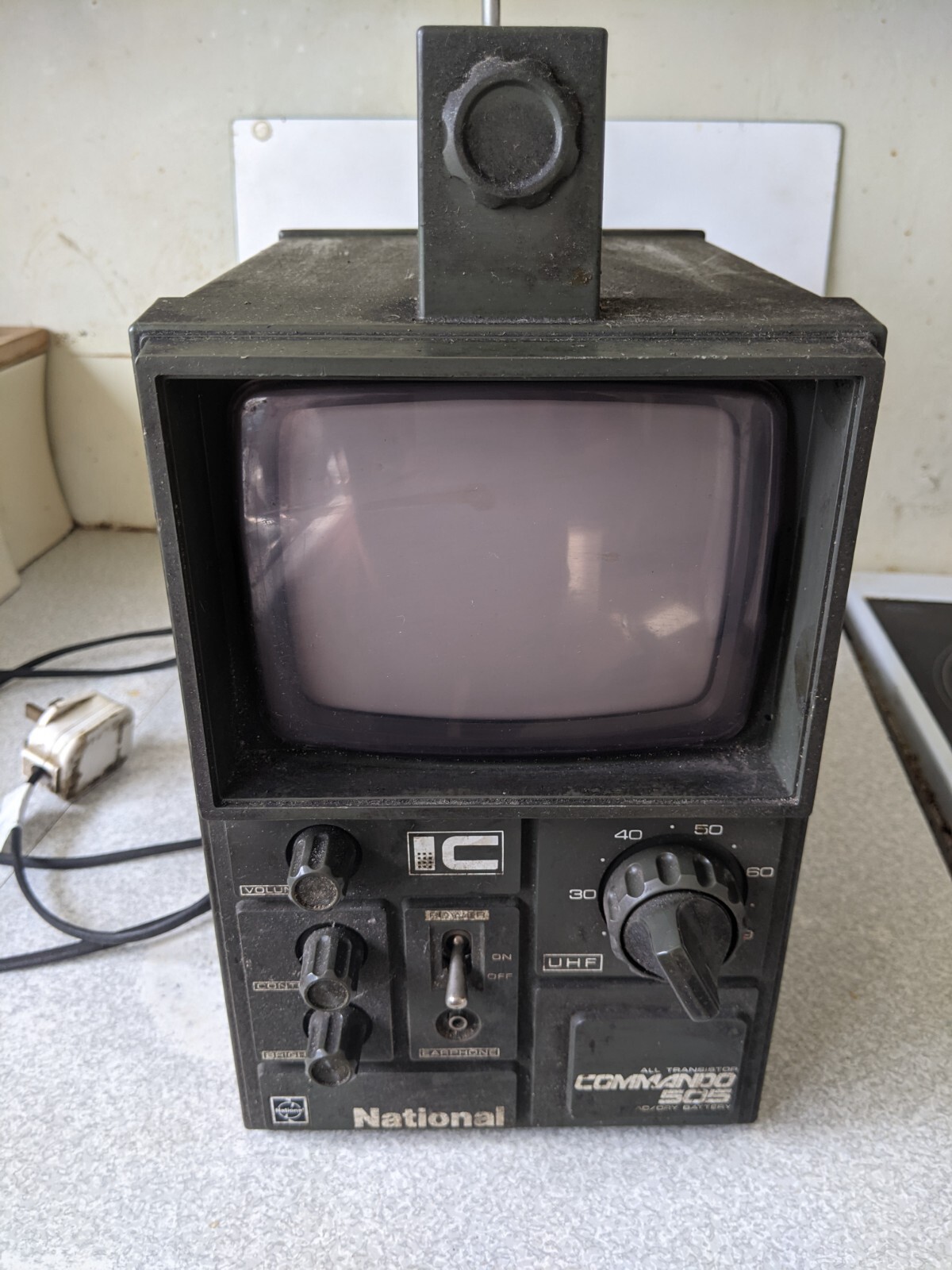 1975年／national・RANGER-505。IC・TRANSISTR。 National Rover Transistor TV TR 505 EU (1975) : r