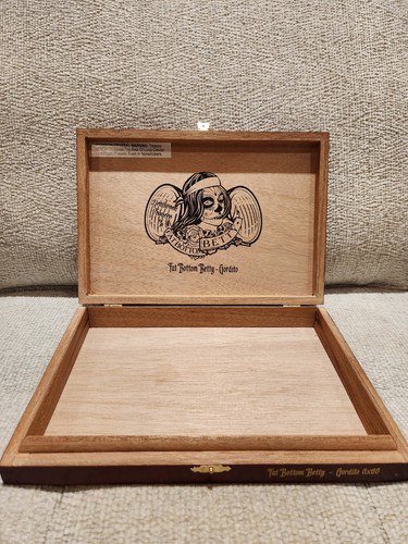 Empty Cigar Box - Fat Bottom Betty Gordito 10⅝x7⅜x1½