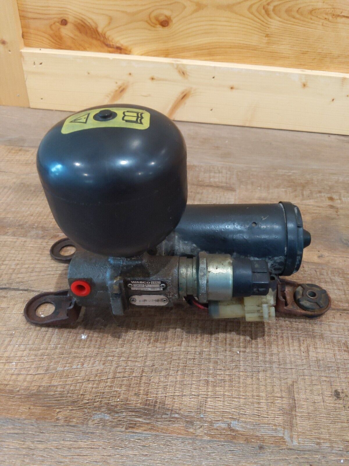 1995-2002 Land Rover Range Rover ABS Pump Brake Booster Anti 1995-2002 Land Rover Range Rover ABS Pump Brake Booster Anti