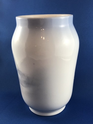 Royal Copenhagen Vase 4566  Statue Of Hoejbro Square Copenhagen 6 3/4