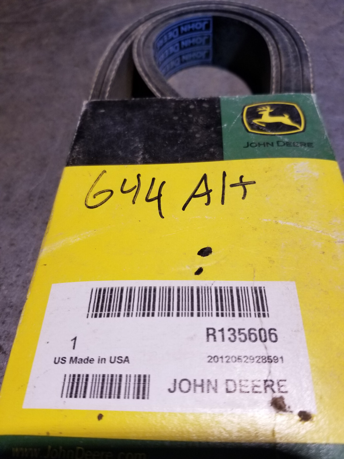 JOHN DEERE BELT R135606 - Picture 1 of 3