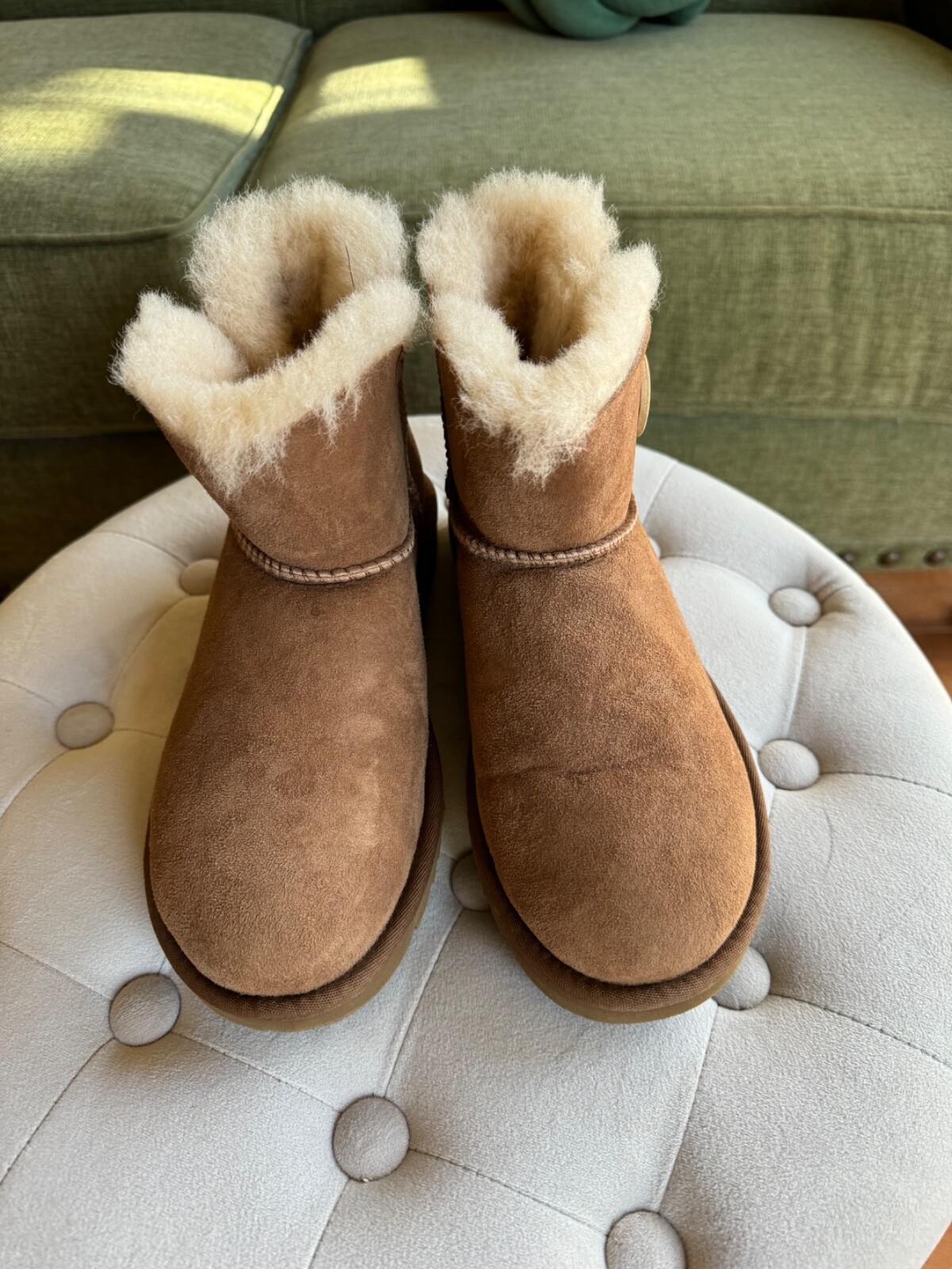 【アグ】(W) UGG Mini Bailey Button II Boots Chestnut BAILEY UGG AG MINI BAILEY BUTTON II BOOTS CHESTNUT BROWN SIZE 23cm