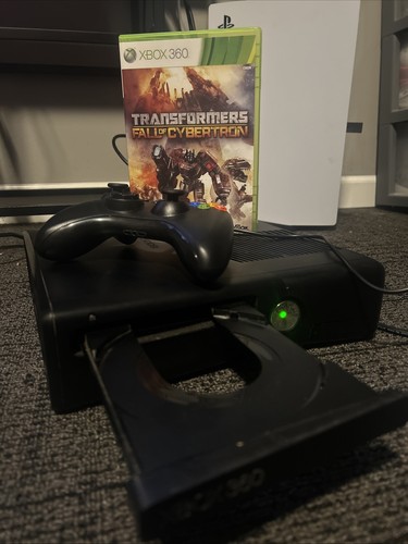 Xbox 360 Console S 4GB to 500GB + Pick Wired Controllers