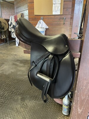 devoucoux saddle 17