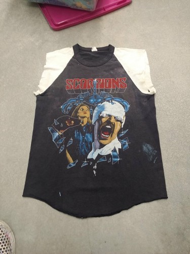 スコーピオンズ 1984年ワールドツアー Tシャツ Mサイズ ブラック スコーピオンズ 1984年ワールドツアー Tシャツ Mサイズ ブラック