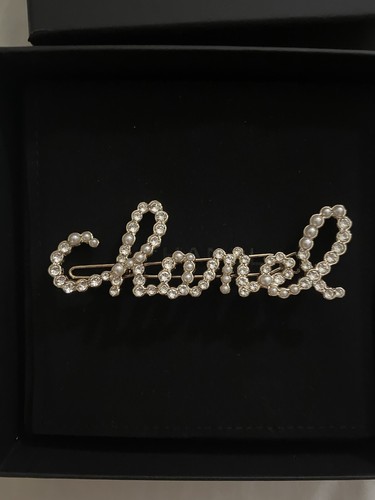 Authentic CHANEL Crystal Hair Clip With Pearls Barrette Gold RUNWAY Cursive