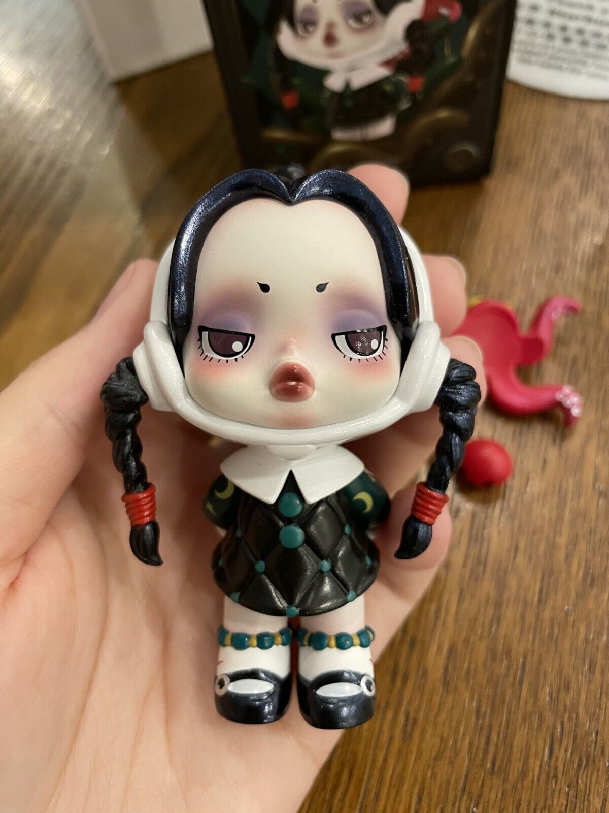POP MART x SKULLPANDA The Addams Family Quiet Wednesday Mini POP MART x SKULLPANDA The Addams Family Quiet Wednesday Mini