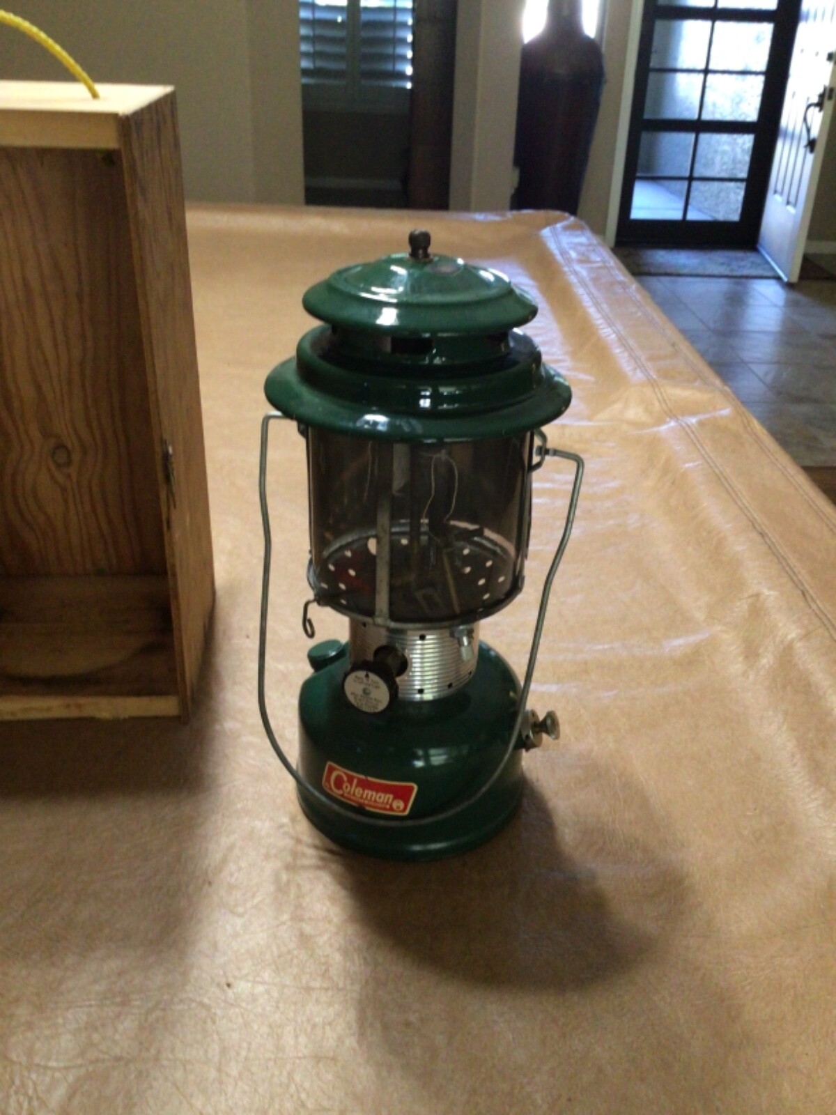 Vtg. Coleman 220F Lantern August 1967 w/ wood Box and reflector のeBay公認